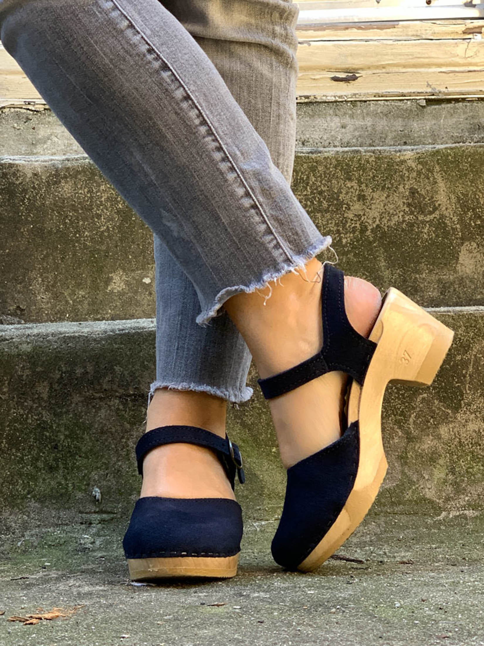 Clogs: The Perfect Wear-With-Everything Shoe For Fall - The Mom Edit